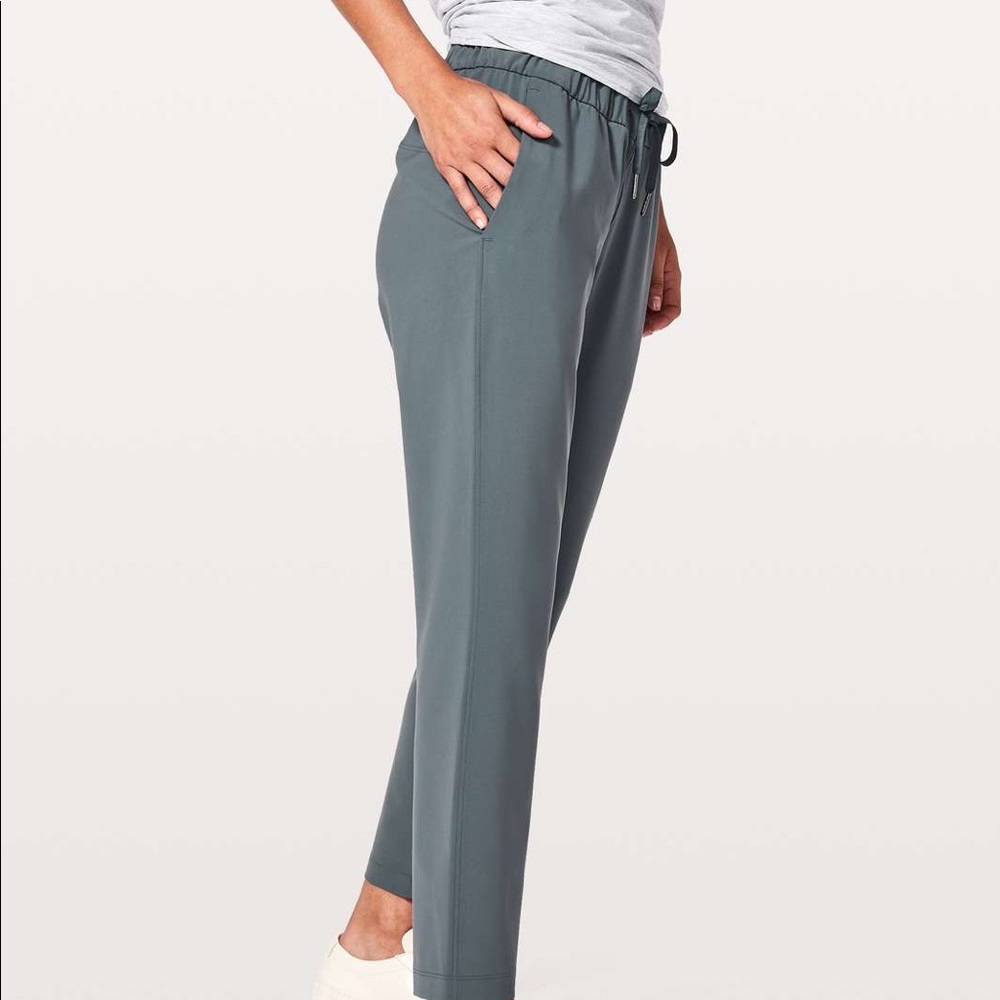 On the fly pant woven (Oil Blue color)